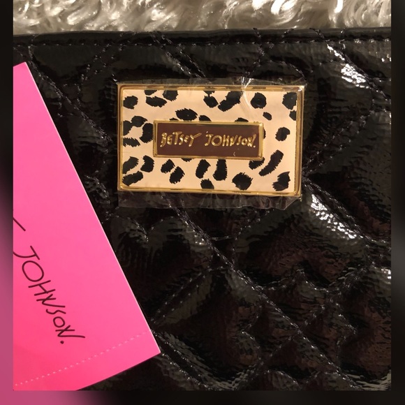🆕Betsey Johnson Cosmetic / Wristlet / Clutch - Picture 2 of 8